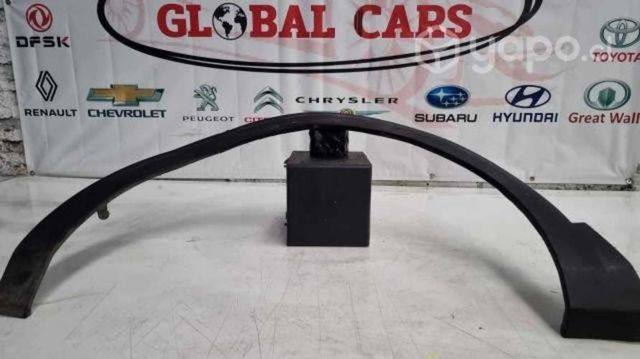 Moldura tapabarro del izq PEUGEOT 3008