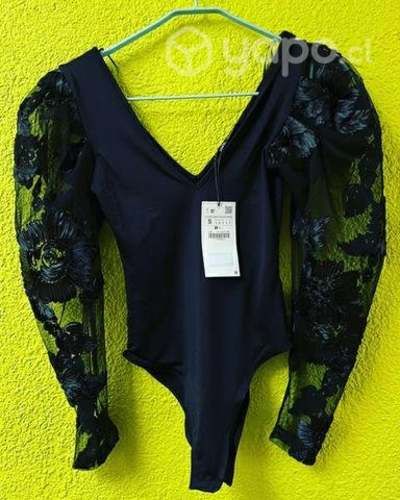 Body negro marca Zara