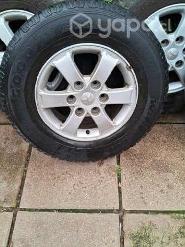 . Llantas y neumatico mitsubishi l 200