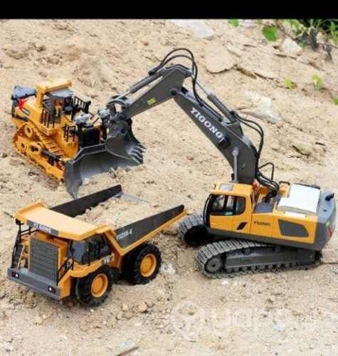Excavadora, bulldozer y camión minero