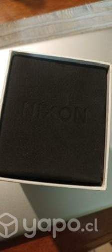 Reloj Nixon, The ticket