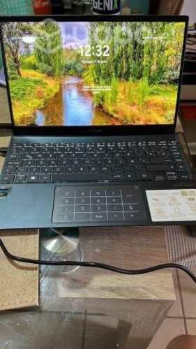 Zeenbook i7 11va 16b ram 512 SSD