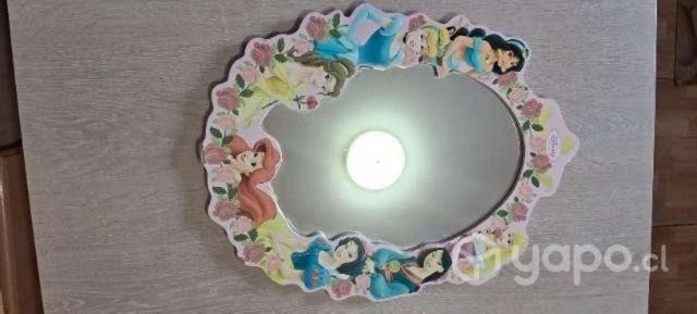 Hermoso escritorio y espejo lacado DISNEY