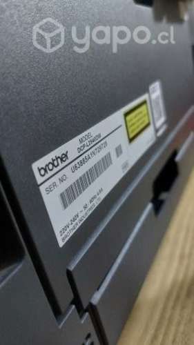 Impresora láser multifuncional Brother