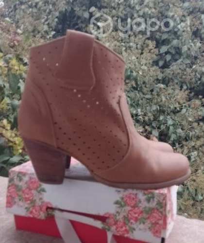 Botines Cuero Camel #37