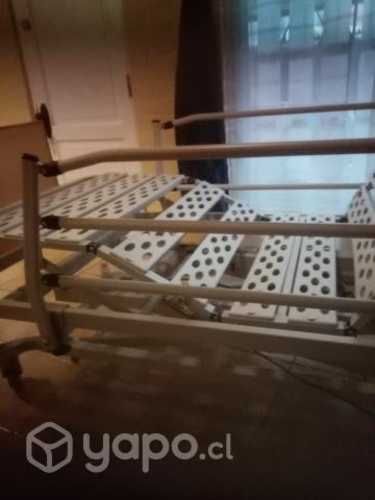Catre clínico eléctrico.