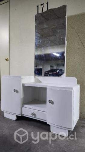 Recibidor antiguo restaurado estilo bombe