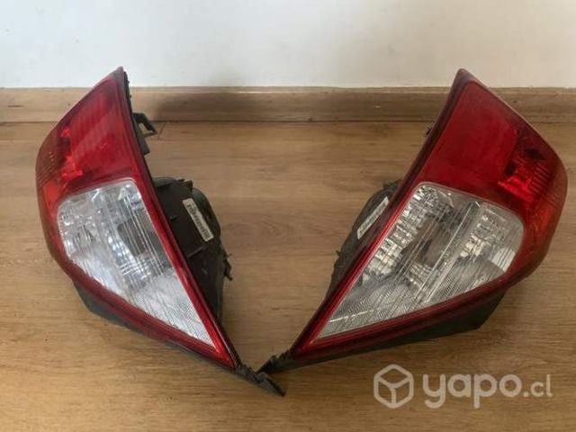 Nissan Versa 2017 focos traseros