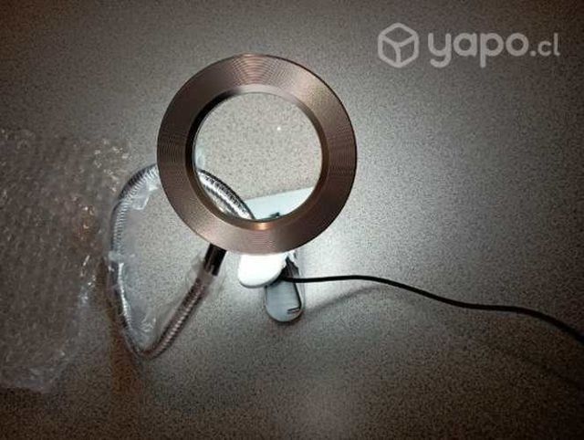 Lámpara LED con lupa