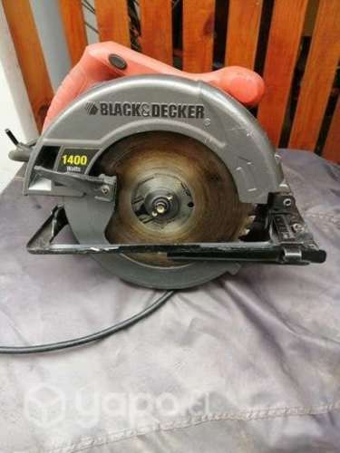Sierra circular eléctrica, usada.