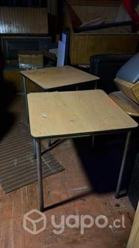 Mesa cuadrada y sillas