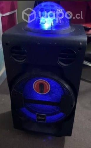 Parlante Microlab Disco con ruedas