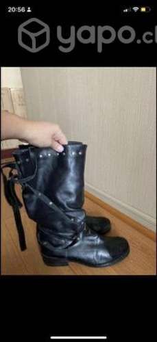 Botas 100%cuero con tachas 38