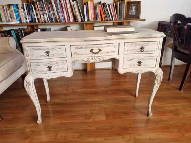 Cómoda estilo provenzal blanco envejecido