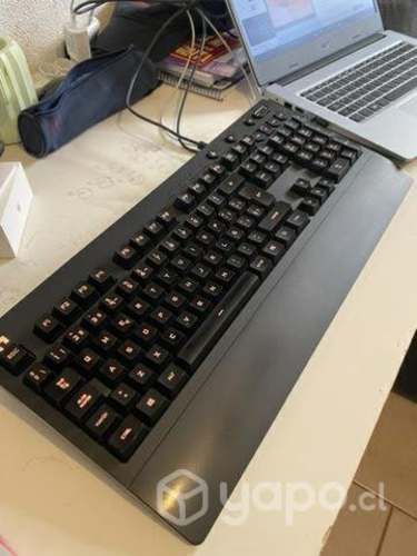 Teclado Logitech G213