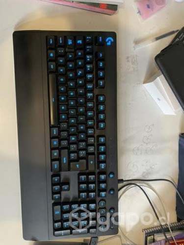 Teclado Logitech G213