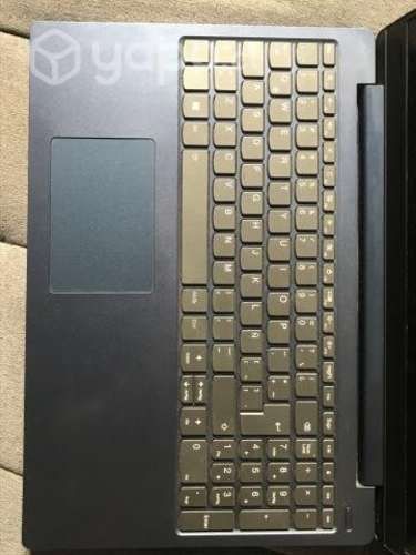 Lenovo Ideapad 330s con detalle