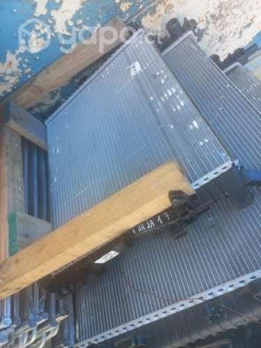 Radiador de agua Nissan Versa 2017 NUEVO ORIGINAL