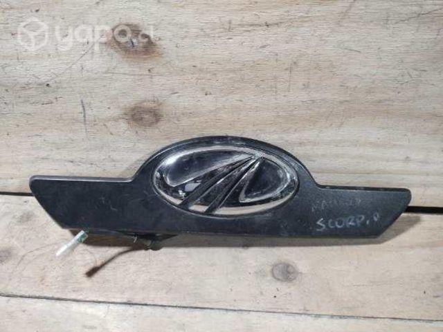 Logo trasero máhindra scorpio /m01nj2