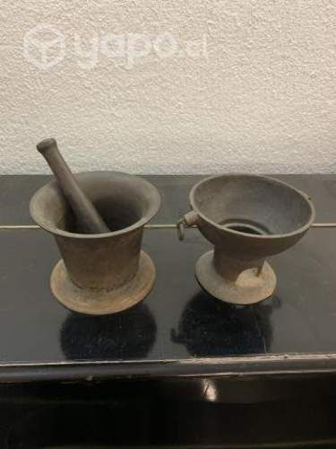 Mortero y recipiente antiguo de fierro