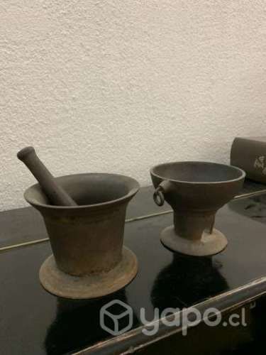 Mortero y recipiente antiguo de fierro