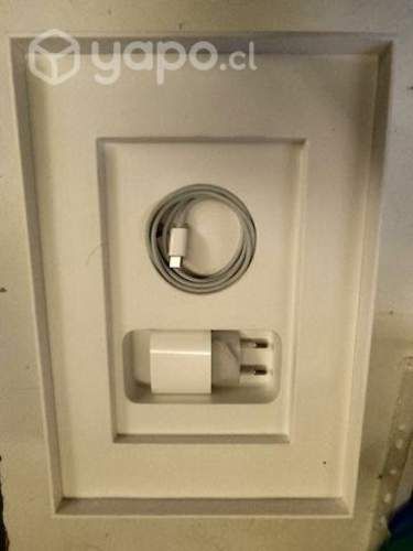 IPad octava generación con funda de regalo i