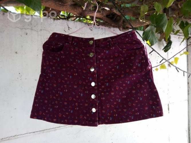 Falda con botones