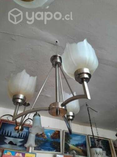 Lámpara antigua de bronce con tres tulipas esmeril