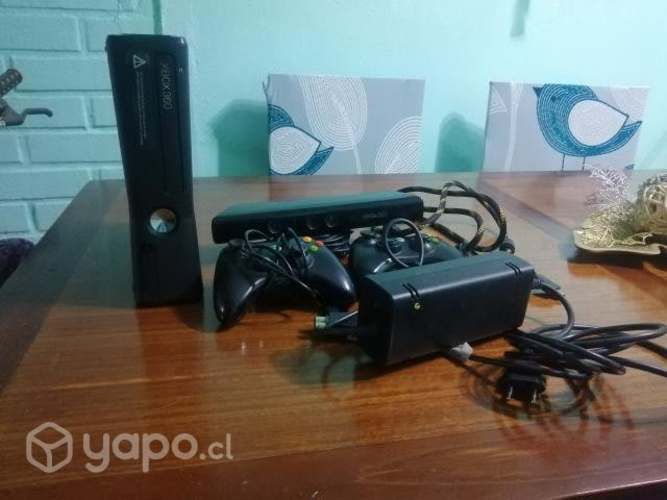 Xbox desbloqueada + 2 mandos + kinect