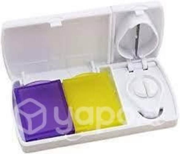 Pastillero con Cortador de Pastillas