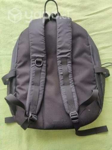 Mochila Head color negra 26 litros buen estado