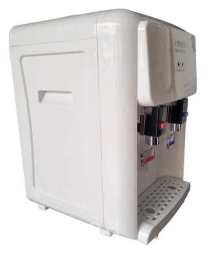 Dispensador de agua sobre mesa con ventilador