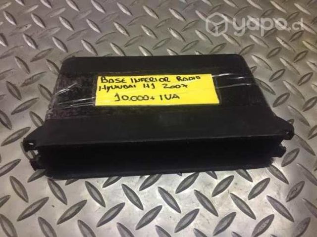 Base inferior radio tablero Hyundai H1 2005-