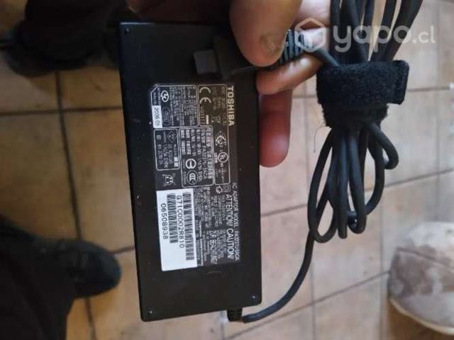 Cargador Toshiba 15v 8 A