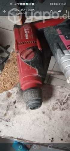 Taladro percutor hilti rojo