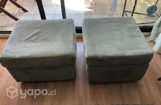 Sofá con dos puf impecable