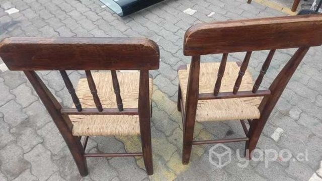 Sillas rústicas de coiron y madera