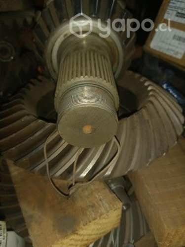 Corona y piñon 18× 35 dientes camion