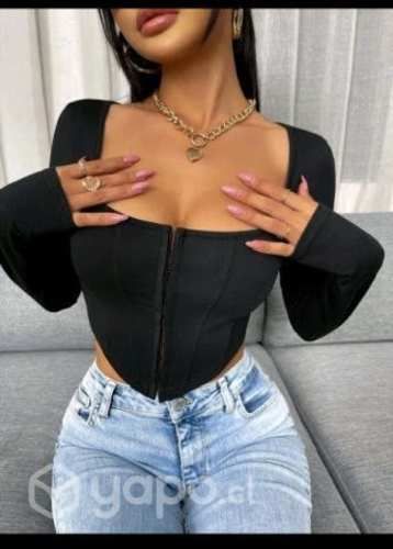 Ropa, carteras, accesorios y más