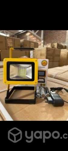 Foco Reflector Multiuso Led Portátil Batería Recar