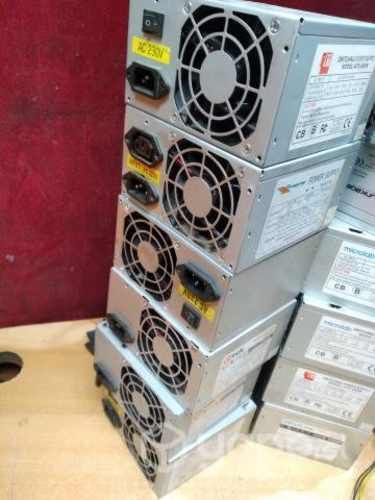 Varias fuentes de poder atx usadas genericas