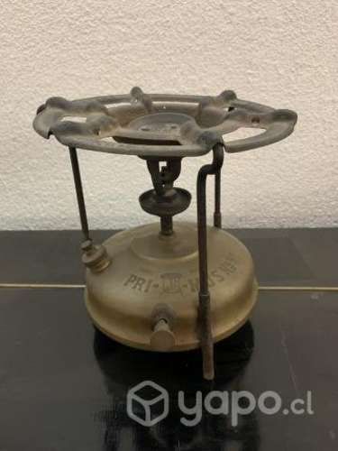 Anafre antiguo de bronce. Hechos en Estocolmo