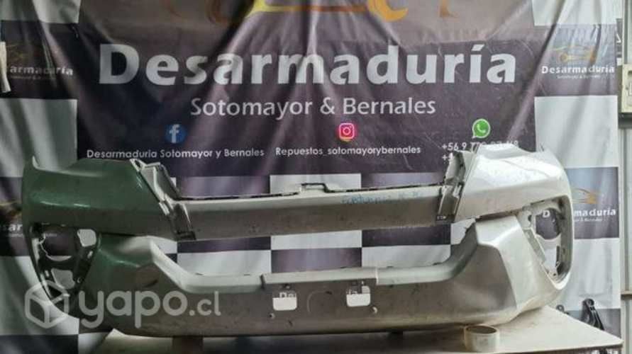 Parachoque fortuner blanco 1.3