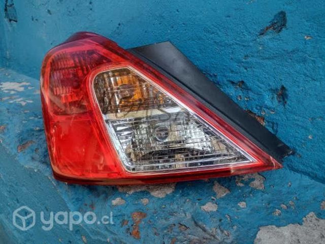 Foco trasero izq Nissan Versa 2012-2018