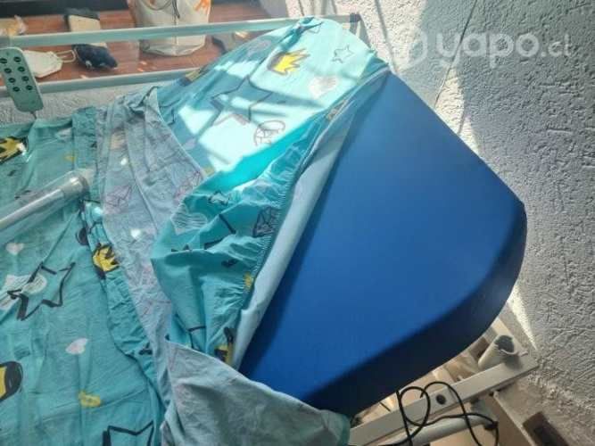 Catre clínico con colchón