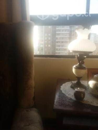 Elegante lámpara de mesa de arrimo o de velador