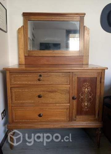 Comoda antigua/ tocador con espejo y marquetería.