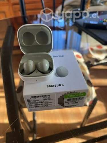 reloj y audífonos Samsung