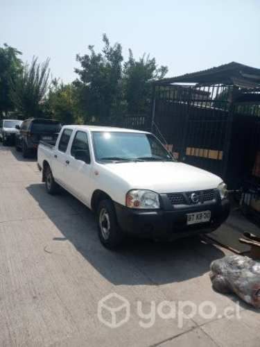 Camioneta Nissan terrano bencinera en buen estado