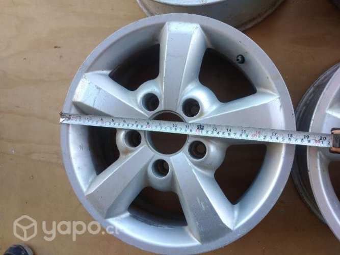 Juego de llantas en muy buen estado